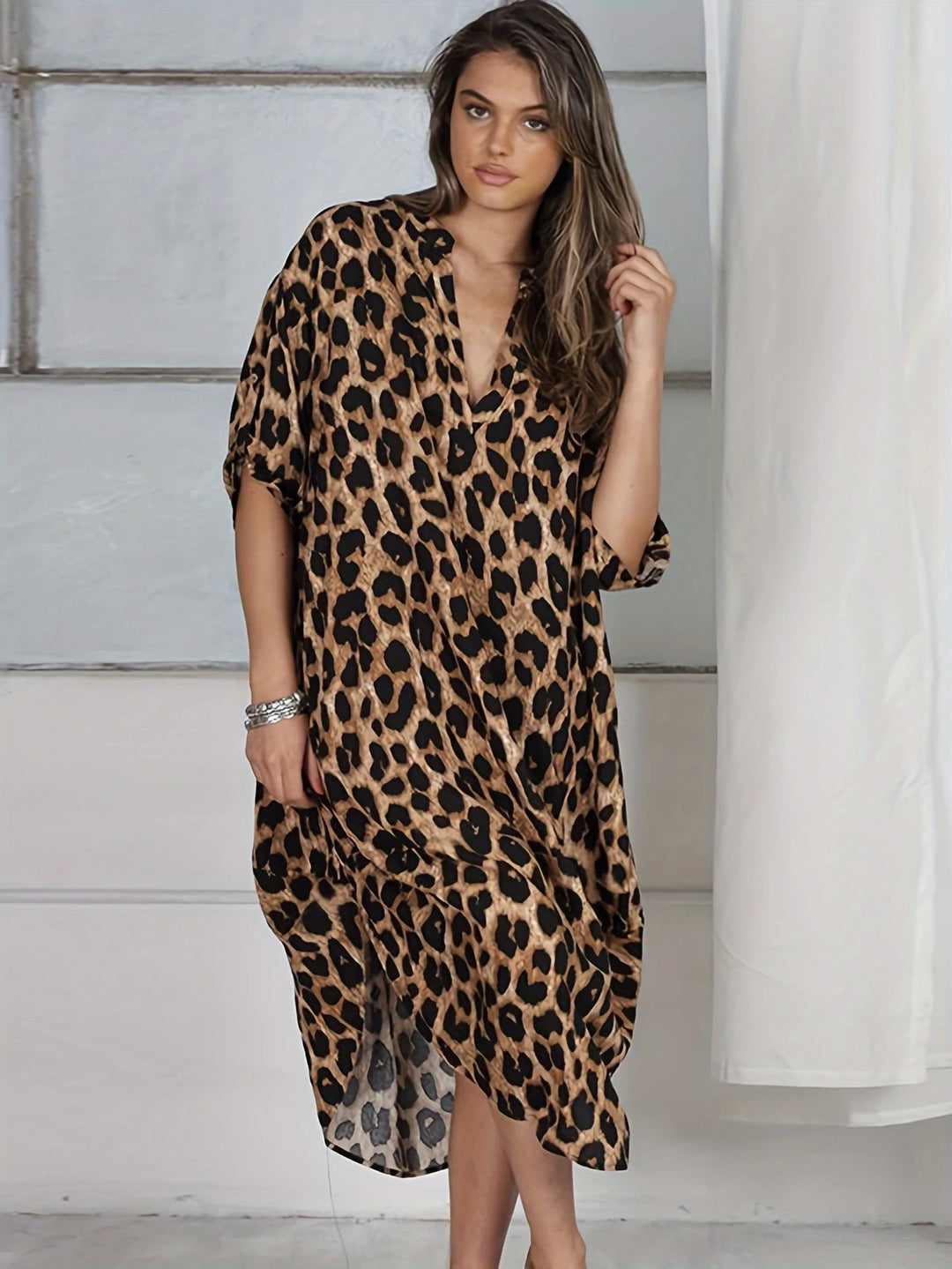 Leopardprint Jurk – Batwing Mouwen & V-hals Ontwerp