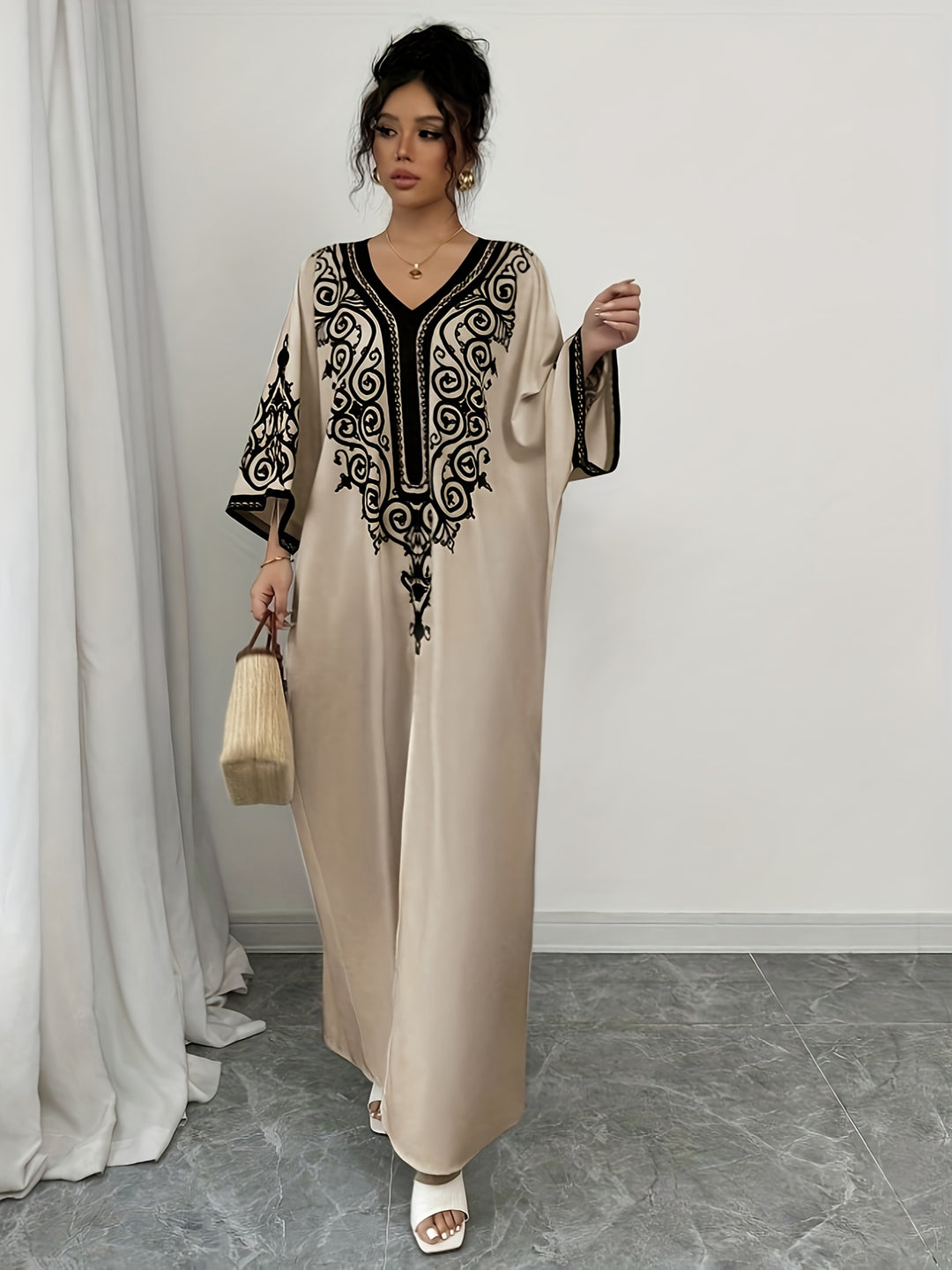 Abaya Gewaad – V-Hals & Lange Mouwen met Etnische Print