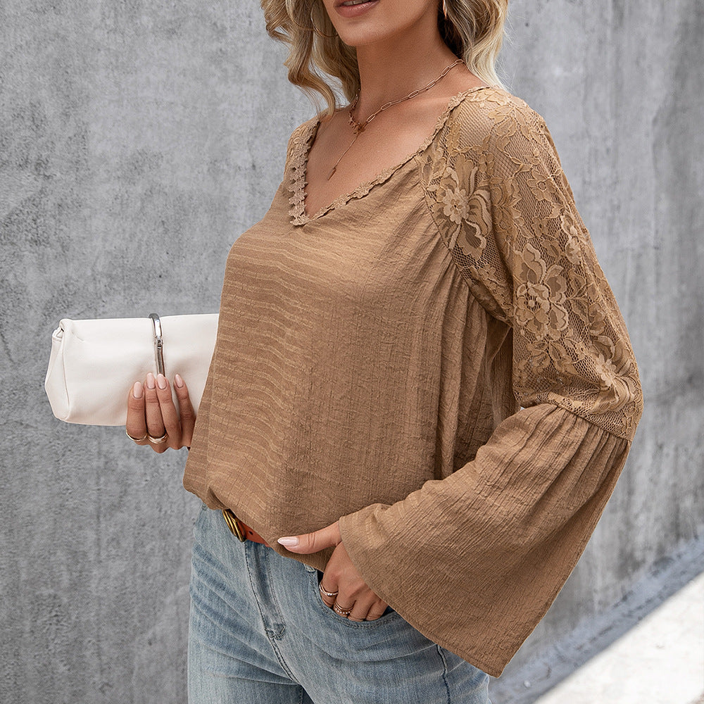 Blouse – Opengewerkte V Hals & Losse Vorm