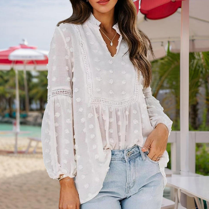 Blouse – V-Hals Met Kantopeningen & Luchtig Draagcomfort