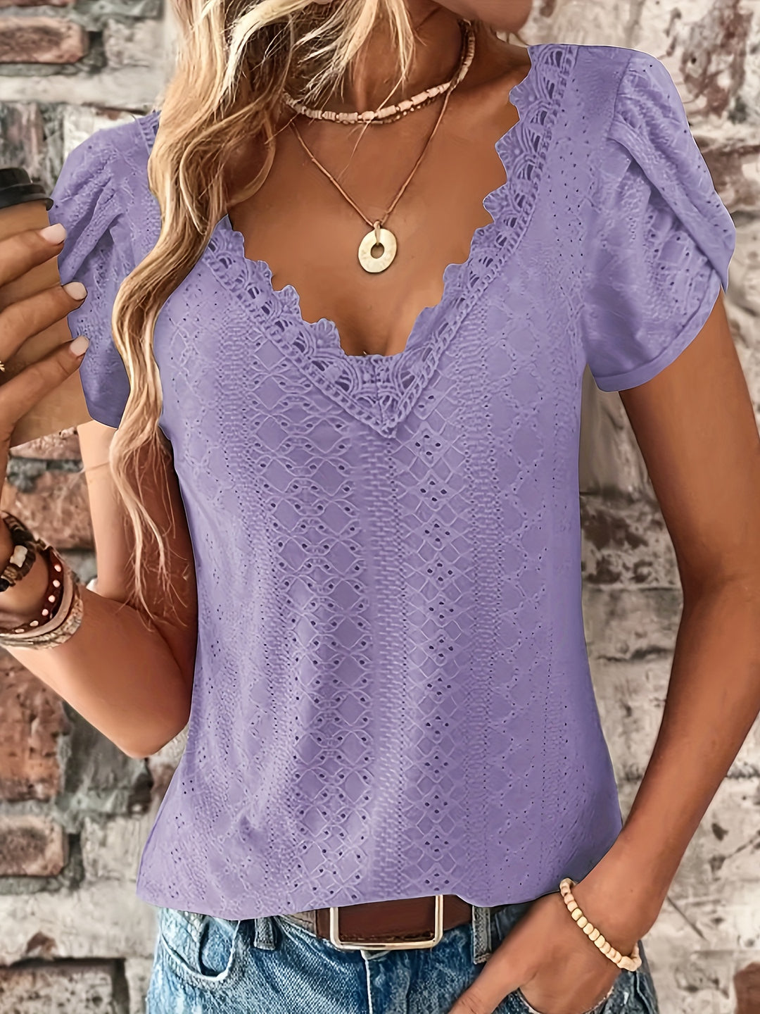 Blouse – V-hals met Kanten Bies & Flexibele Pasvorm