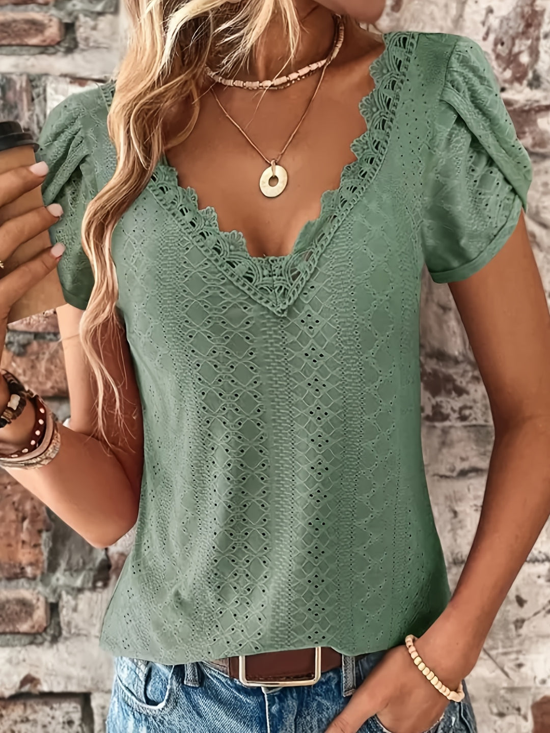 Blouse – V-hals met Kanten Bies & Flexibele Pasvorm