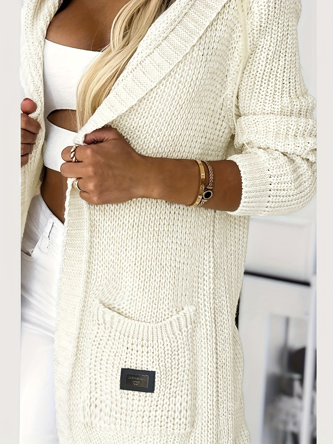 Cardigan – Gebreide Structuur & Capuchon