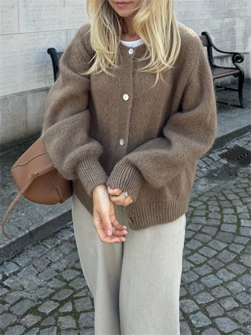 Cardigan – Knoopsluiting & Zachte Warmte