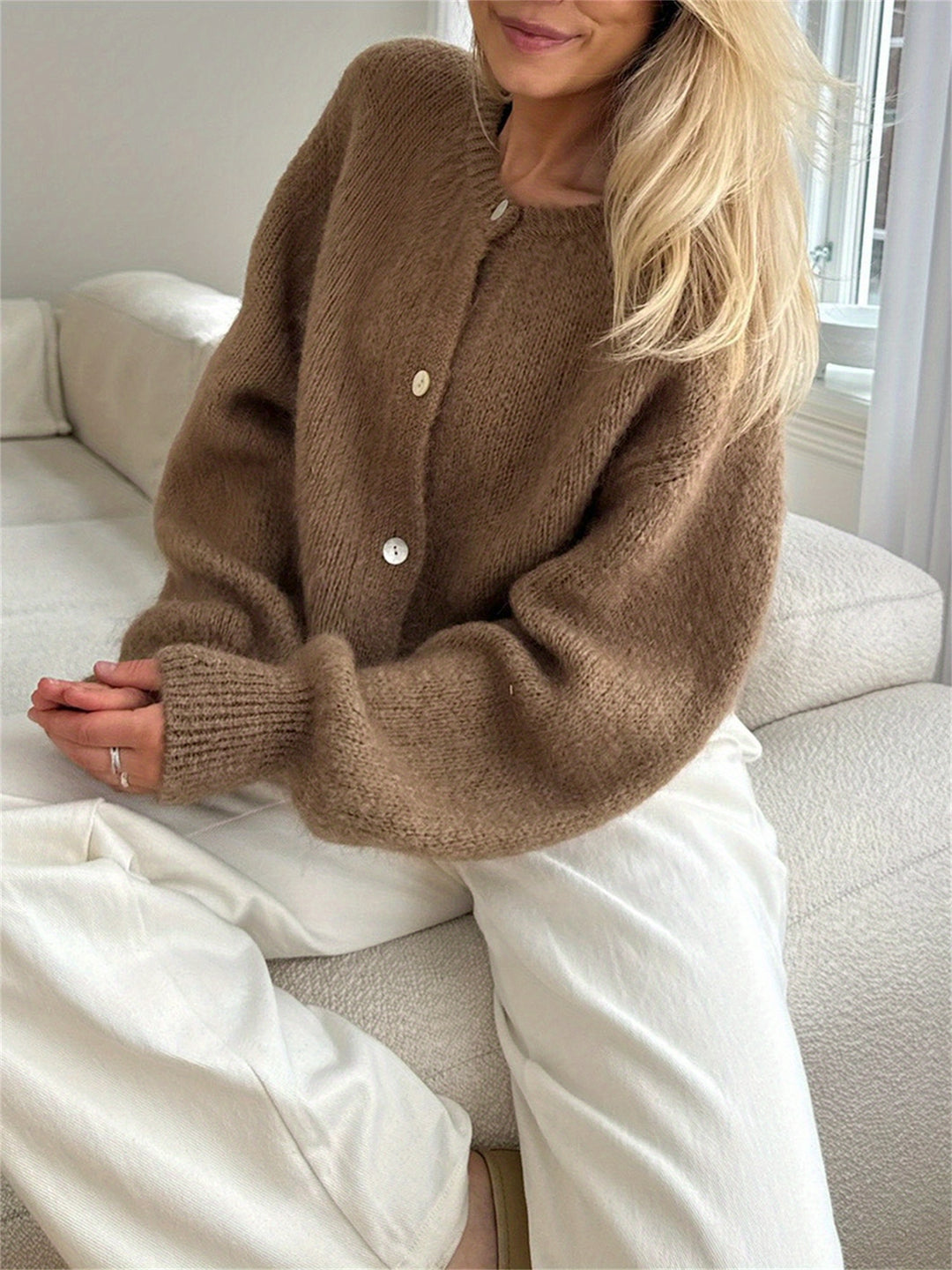 Cardigan – Knoopsluiting & Zachte Warmte