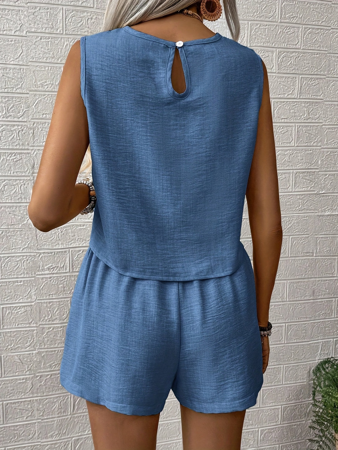 Casual Set – Mouwloze Blouse met Knoopdetail & Regular Fit Broek