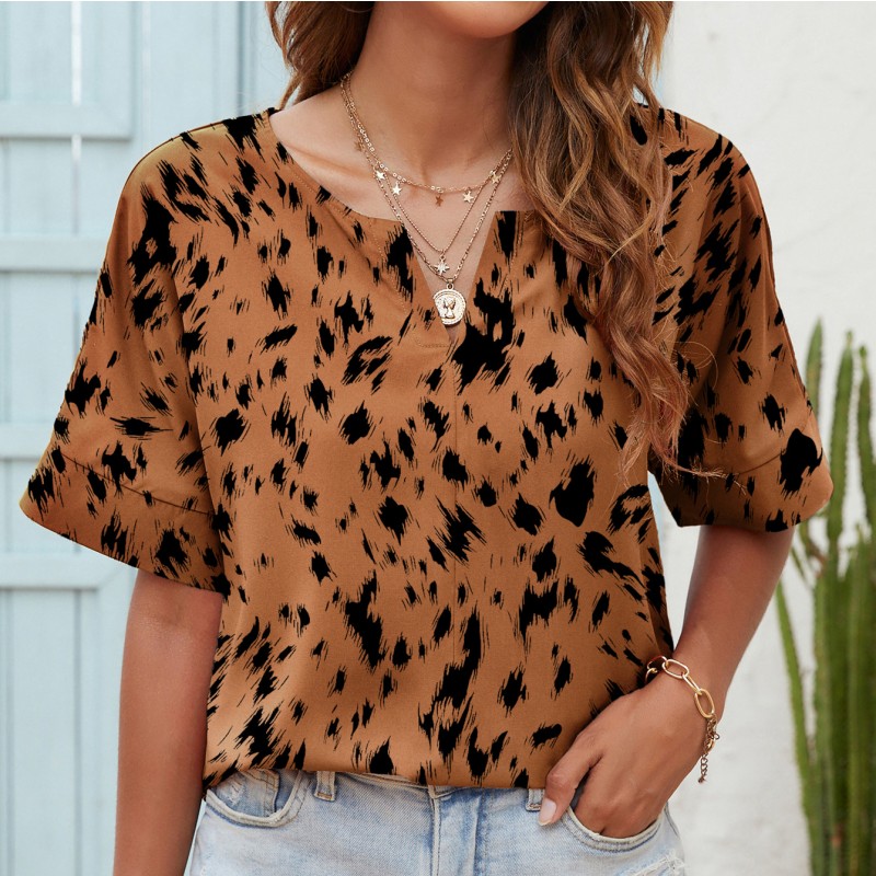 Casual T-shirt – V-hals & Korte Mouwen met Print