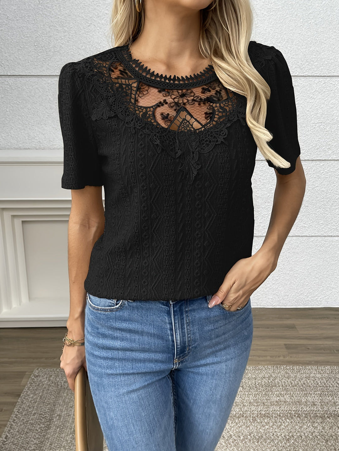 Crew Neck Blouse - Kantdetails en Korte Mouwen Stijl