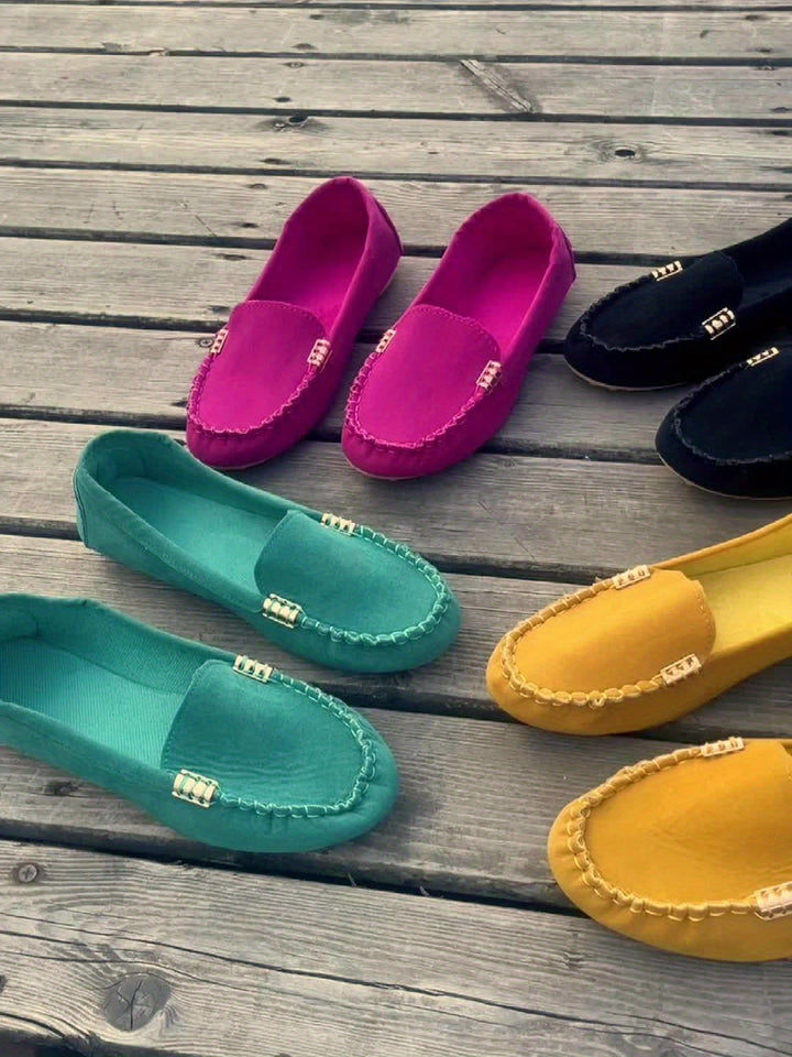 Damesschoenen – Ronde Teen & Metalen Accent