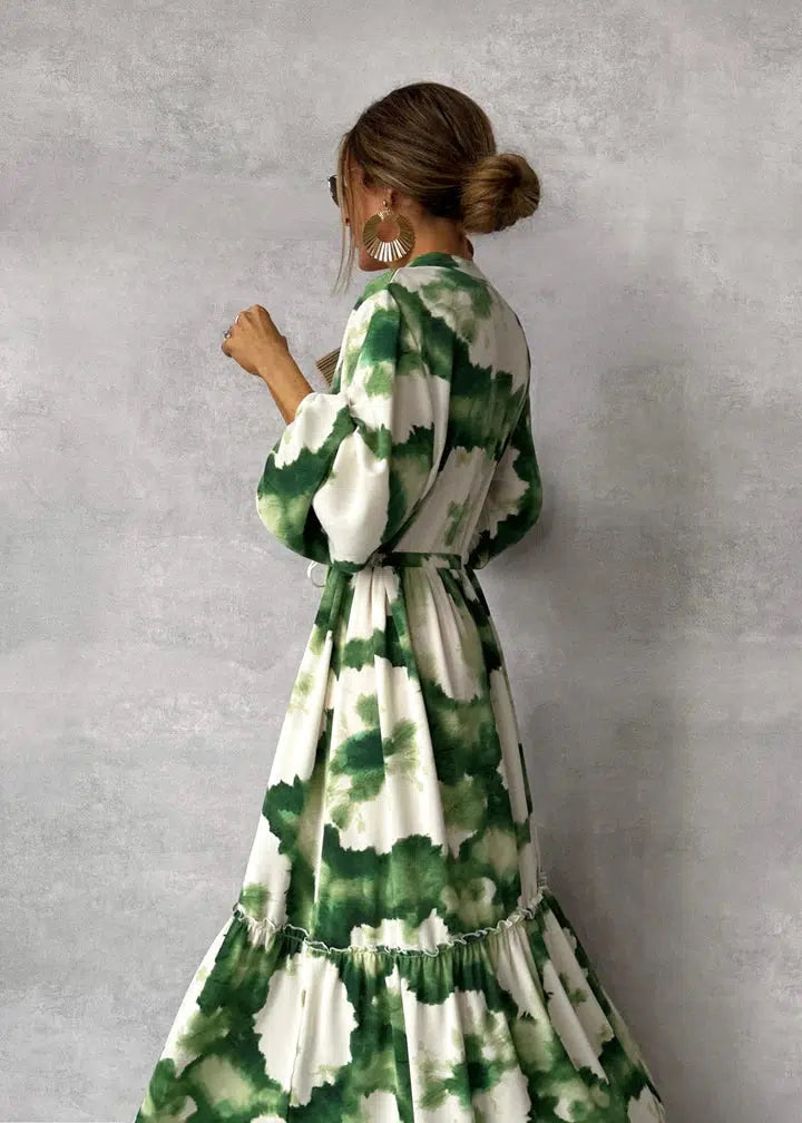 Drizella - Groene maxi jurk met lange mouwen en puntige halslijn
