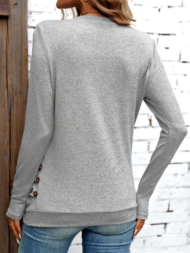 Gebreide Top – Ronde Hals & Knoopdetail voor Gemak