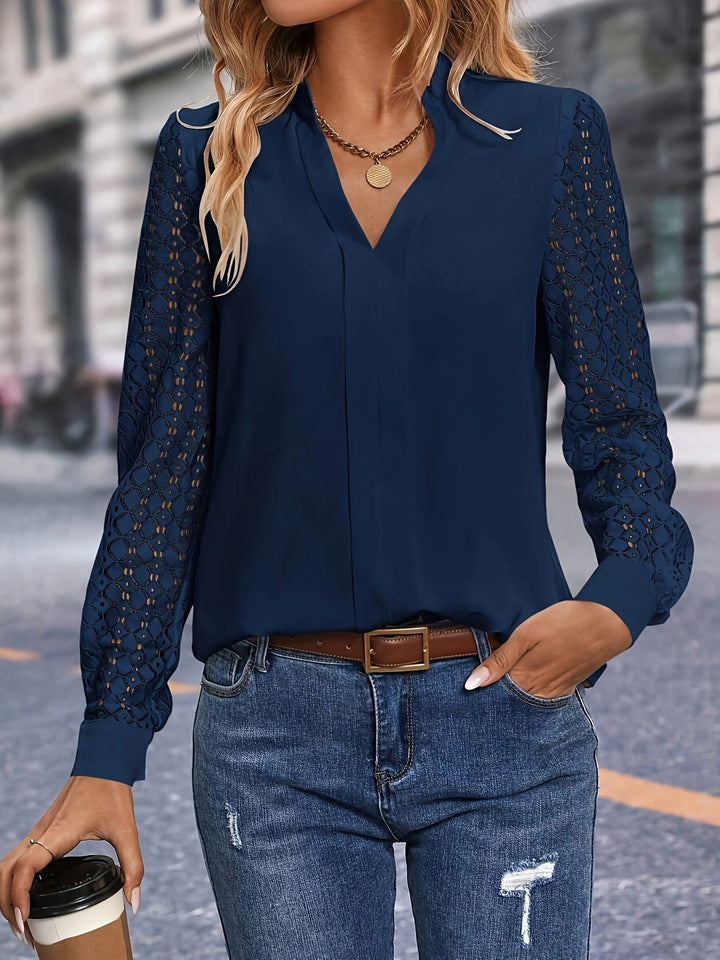 Geknotte Hals Blouse - Kantdetail en Lange Mouwen Ontwerp