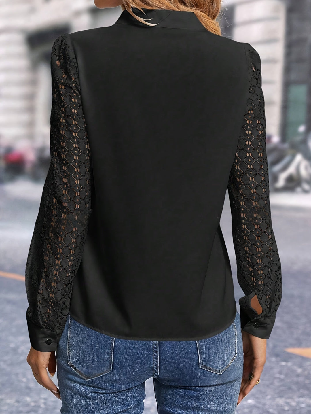 Geknotte Hals Blouse - Kantdetail en Lange Mouwen Ontwerp