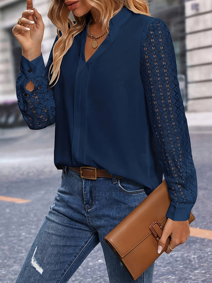 Geknotte Hals Blouse - Kantdetail en Lange Mouwen Ontwerp