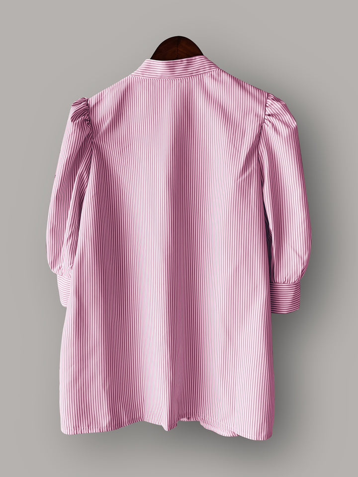 Gestreept Shirt en Ruches Shorts – Luchtig Ontwerp en Comfortabele Pasvorm