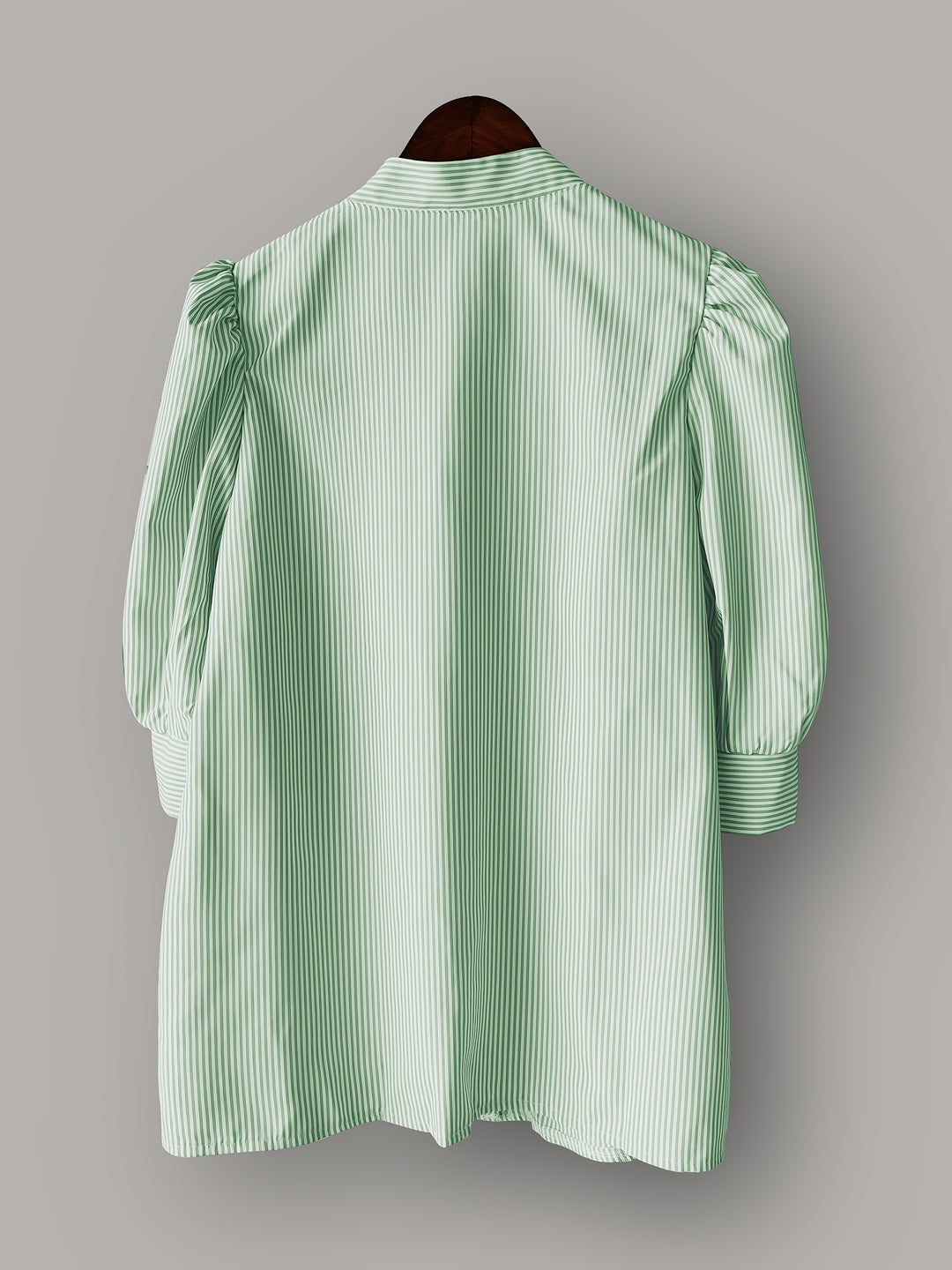 Gestreept Shirt en Ruches Shorts – Luchtig Ontwerp en Comfortabele Pasvorm