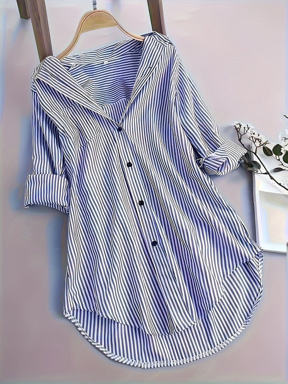Gestreepte Shirt Met Knopen Vooraan - Curved Hem & Lange Mouwen