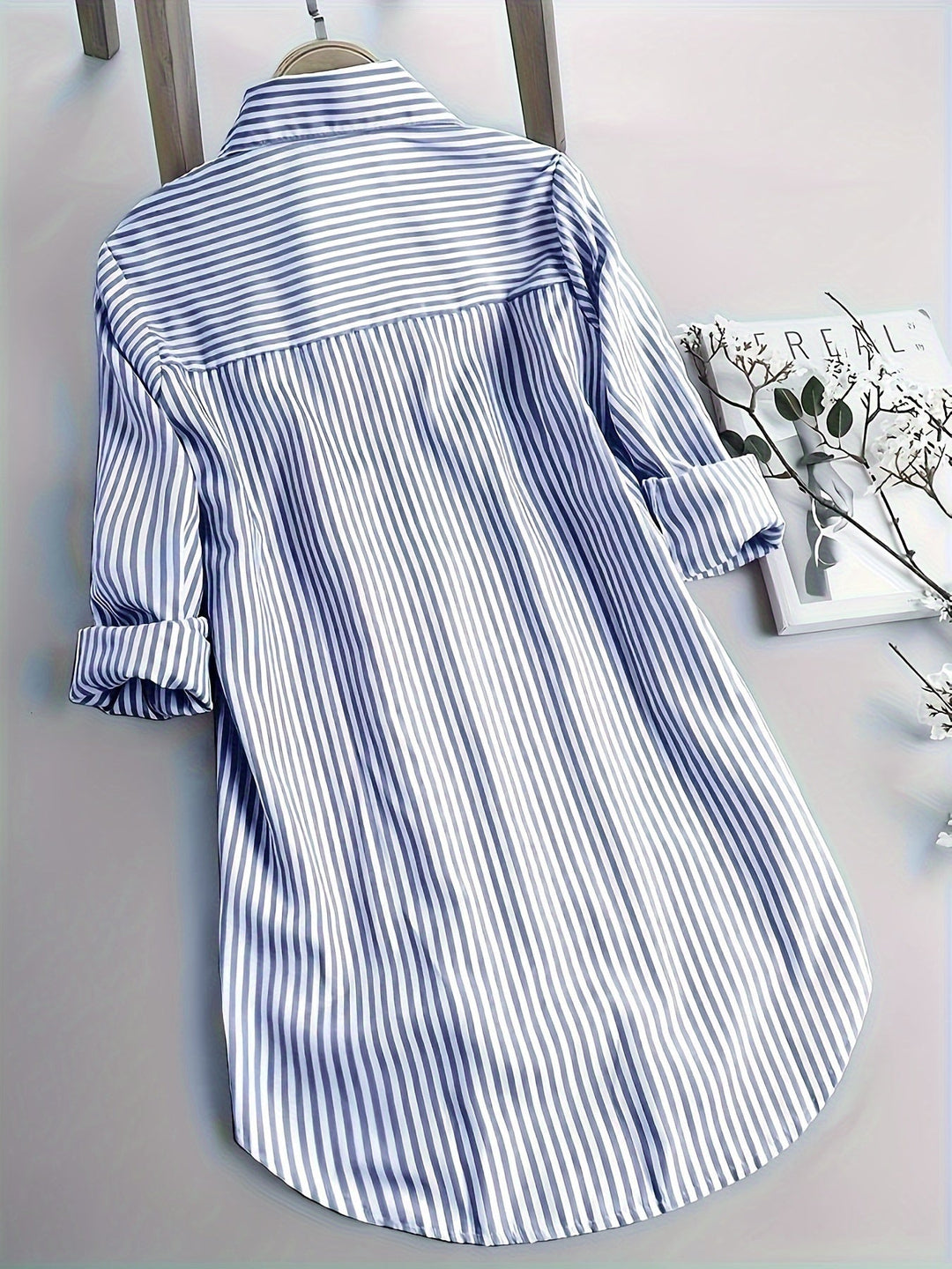 Gestreepte Shirt Met Knopen Vooraan - Curved Hem & Lange Mouwen