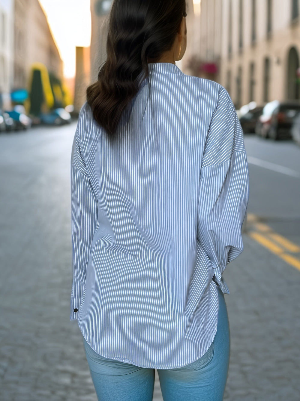 Gestreepte V-Hals Shirt - Drop Schouders & Knopsluiting Stijl