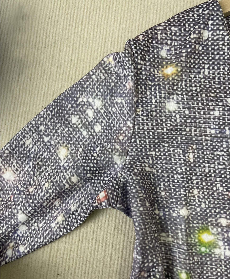 Hoya - Zilver metallic disco tinsel print V-hals top met lange mouwen