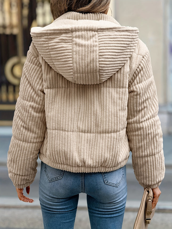 Jas – Korte Capuchon En Bewegingsvrijheid