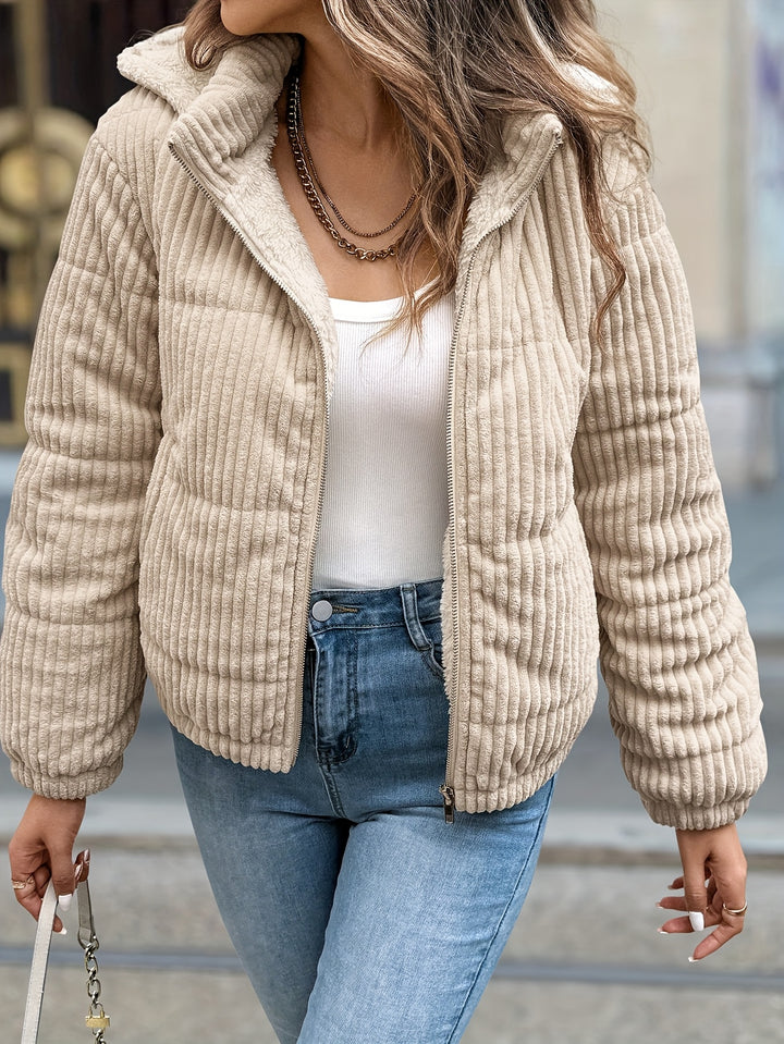 Jas – Korte Capuchon En Bewegingsvrijheid