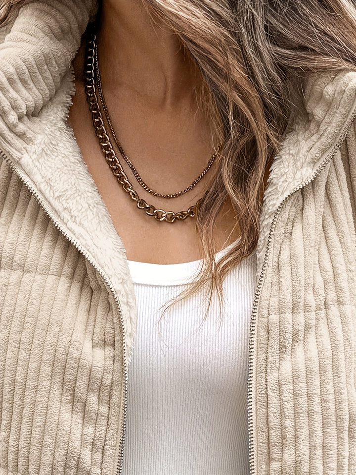 Jas – Korte Capuchon En Bewegingsvrijheid