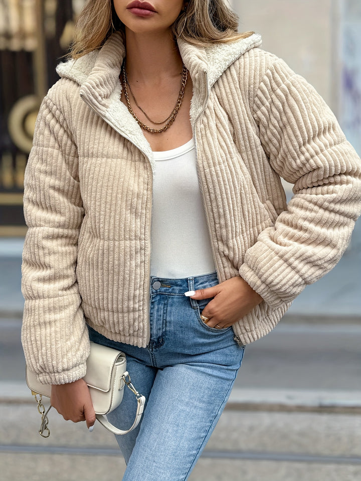 Jas – Korte Capuchon En Bewegingsvrijheid