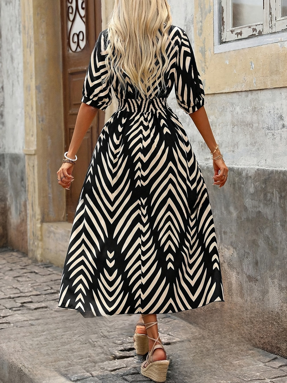Jurk – Asymmetrische Vorm & Flared Zoom voor Beweging