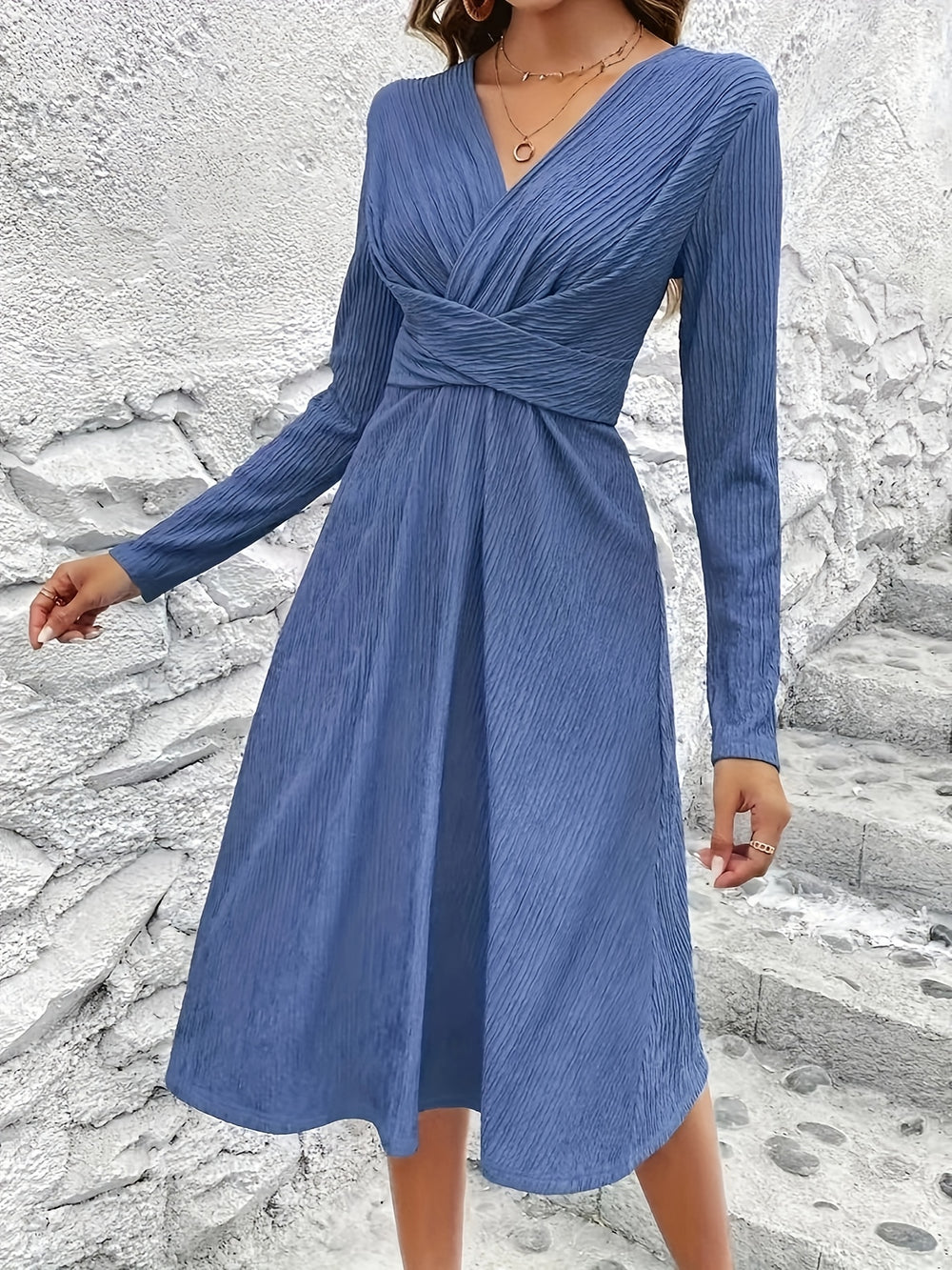 Jurk – V-hals Met Knoopdetail & Comfortabele Pasvorm