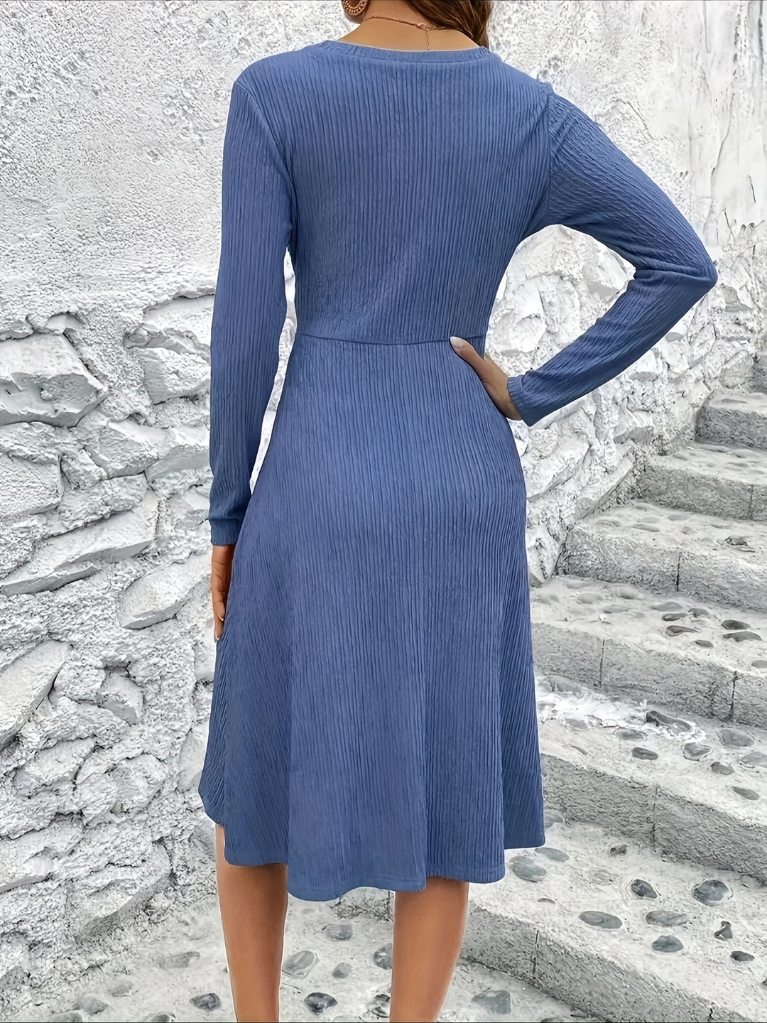 Jurk – V-hals Met Knoopdetail & Comfortabele Pasvorm