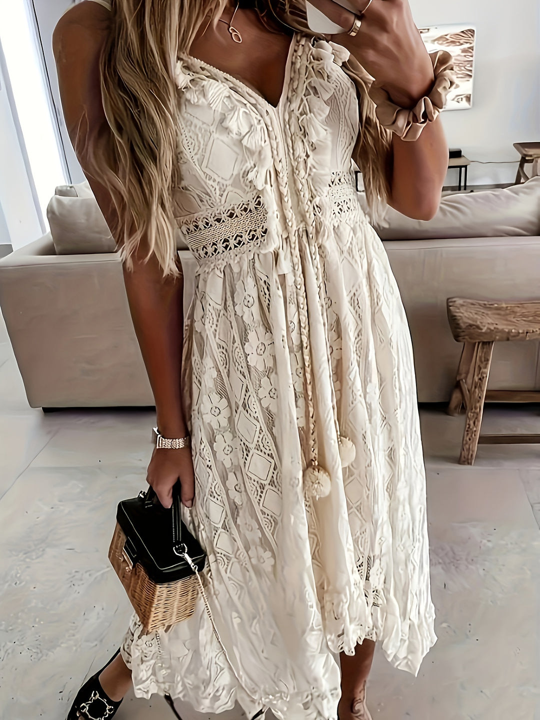 Kant Maxi Jurk – Off-Shoulder Ontwerp & Bloemenpatroon