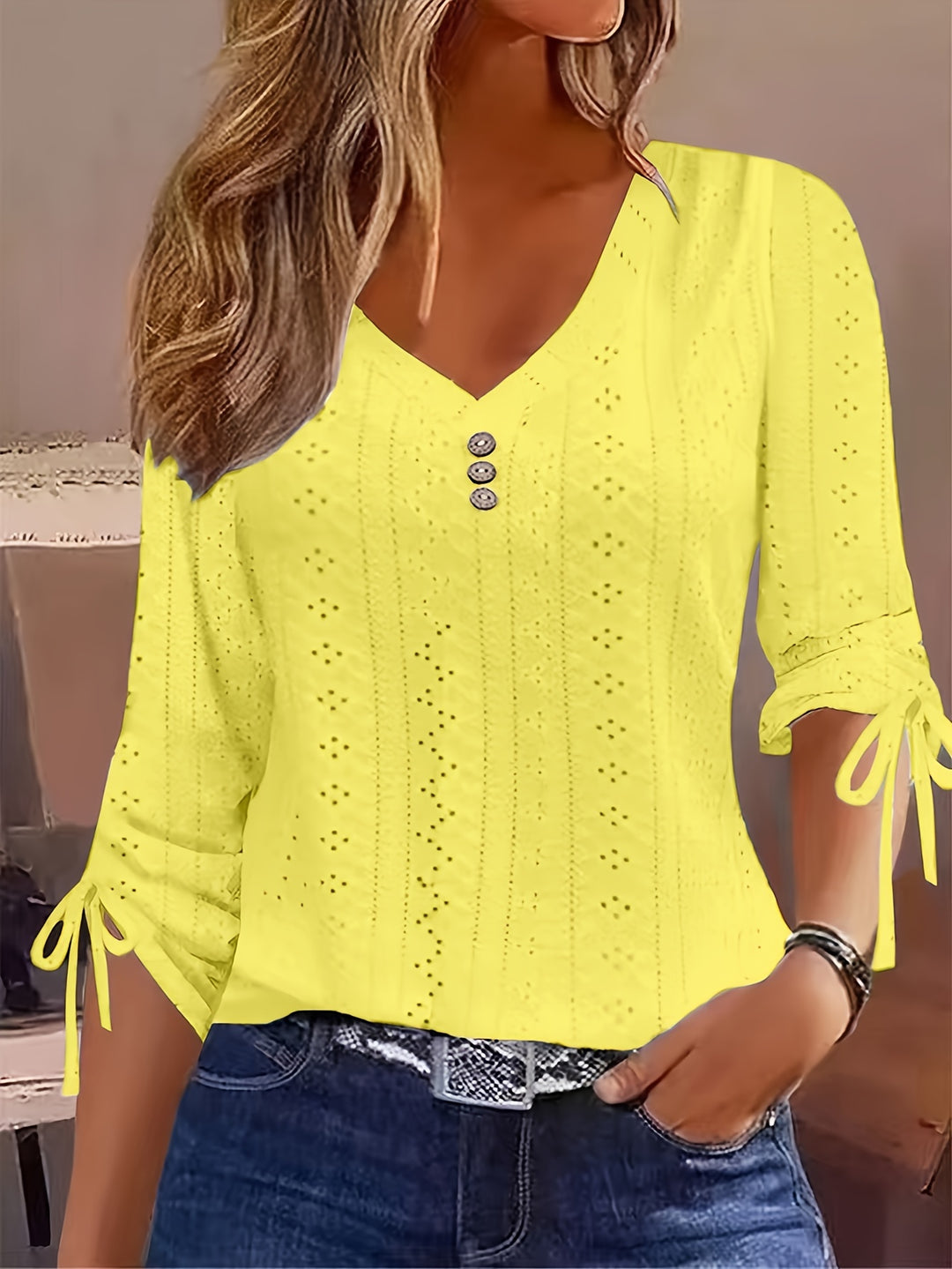 Katoen-Polyester T-Shirt – V-hals met Knoopdetails & Verstelbare Taille