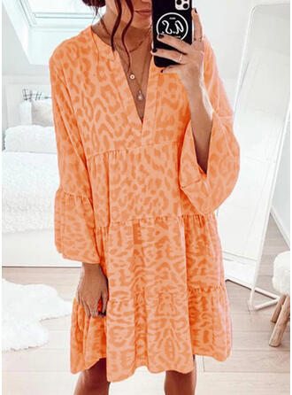 Leopard Print V-Hals Laagjes Jurk - Grote Swing Rok & Trompet Mouwen