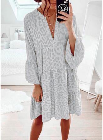 Leopard Print V-Hals Laagjes Jurk - Grote Swing Rok & Trompet Mouwen