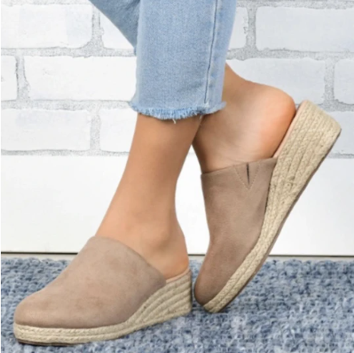 Sandalen – Kunststof Bovenmateriaal & Comfortabele Wedge Vorm