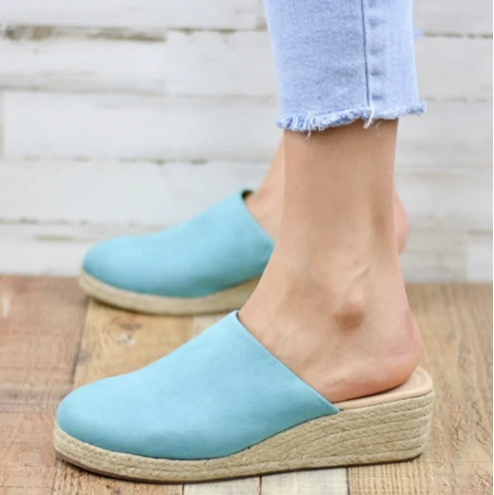 Sandalen – Kunststof Bovenmateriaal & Comfortabele Wedge Vorm