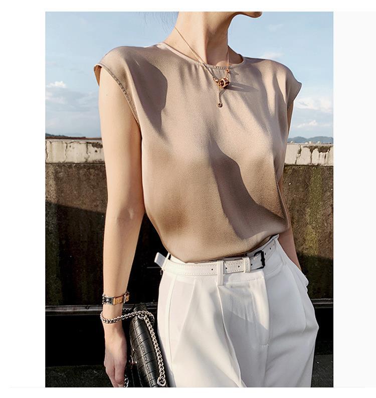 Satin Camisole Top – Ronde Hals & Mouwloze Stijl