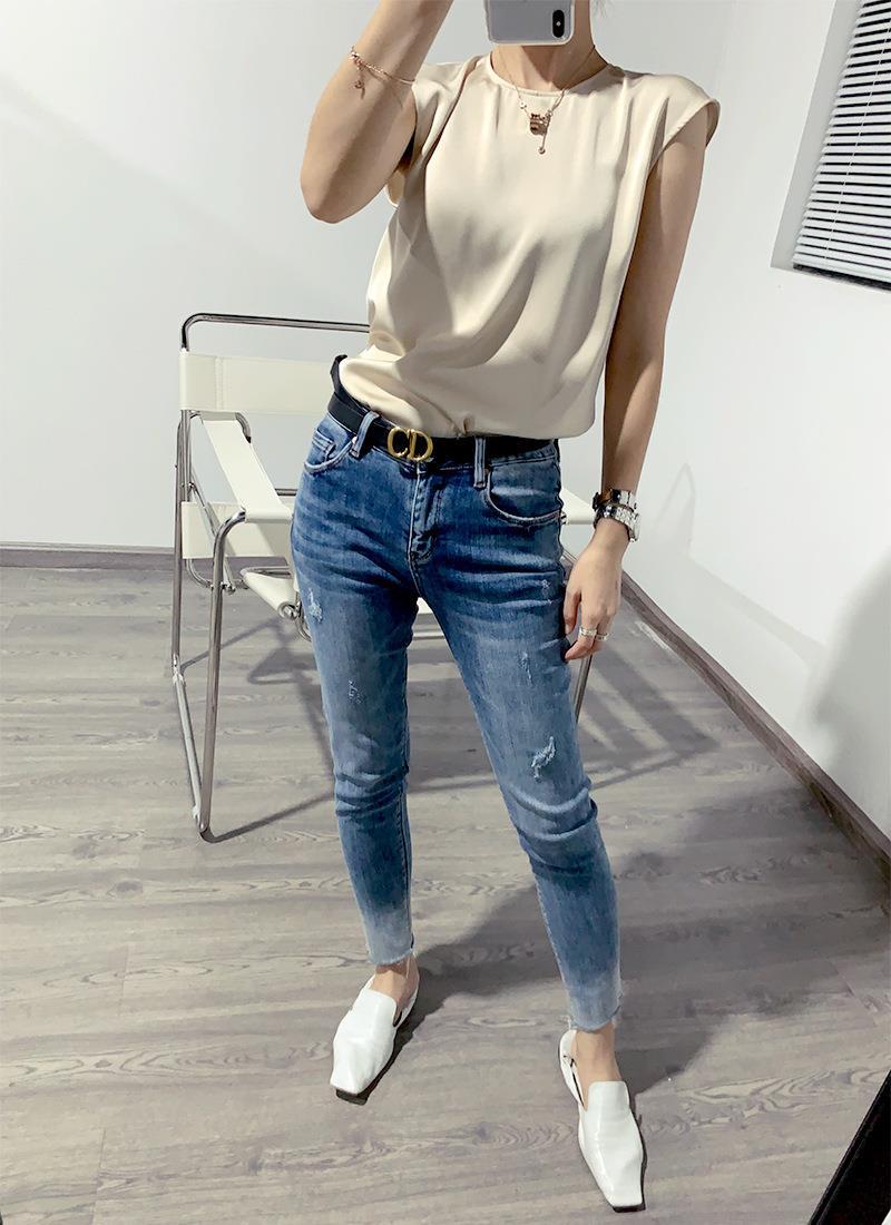 Satin Camisole Top – Ronde Hals & Mouwloze Stijl