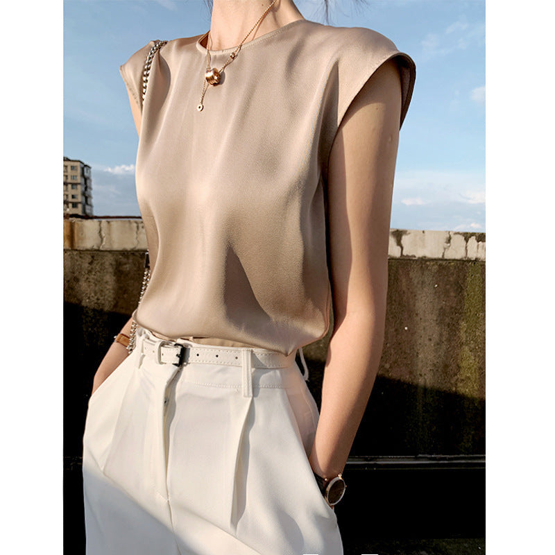 Satin Camisole Top – Ronde Hals & Mouwloze Stijl
