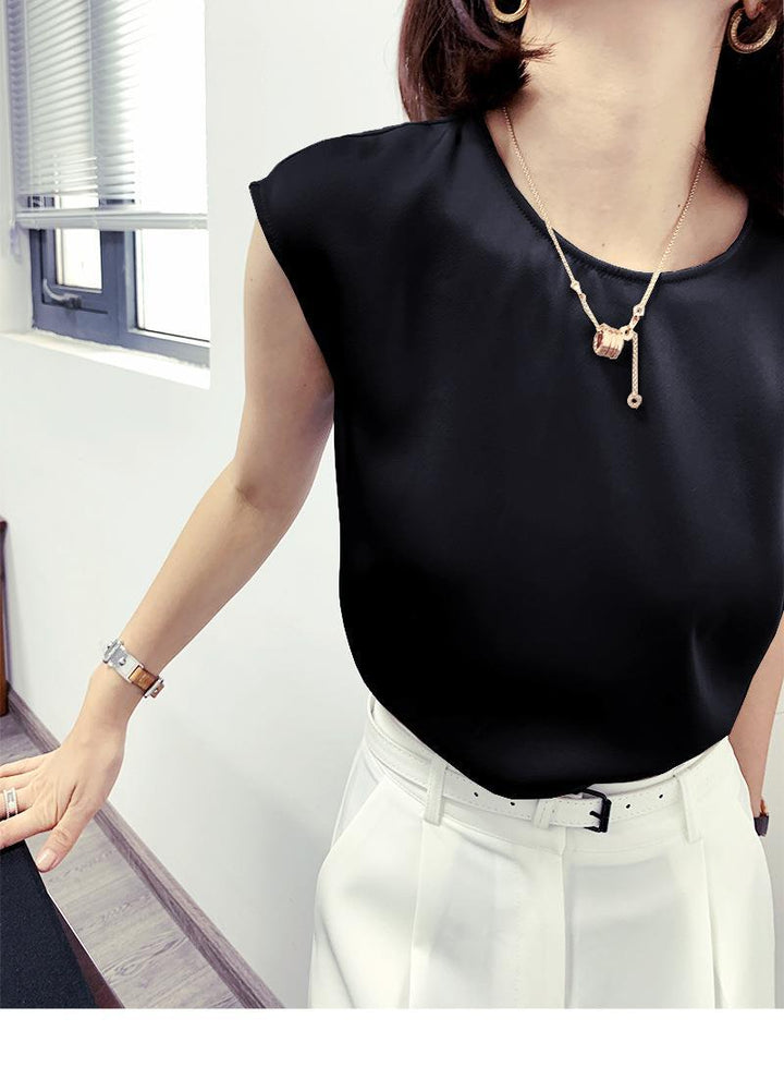 Satin Camisole Top – Ronde Hals & Mouwloze Stijl