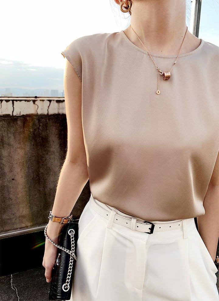 Satin Camisole Top – Ronde Hals & Mouwloze Stijl