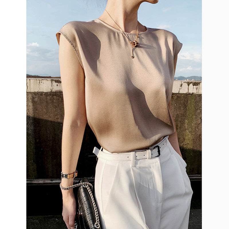 Satin Camisole Top – Ronde Hals & Mouwloze Stijl