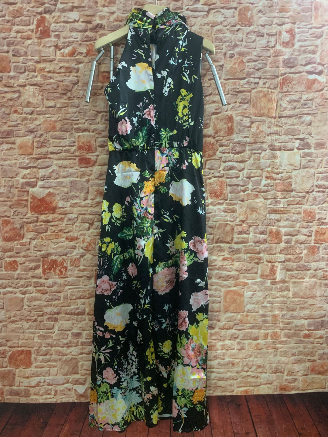 Satin Jurk – Haltervorm & Bloemenprint