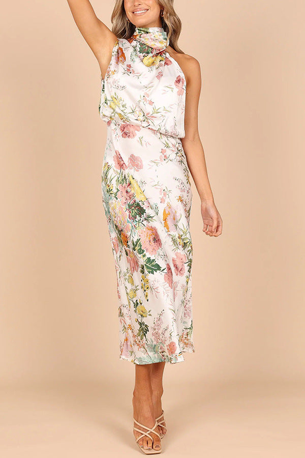 Satin Jurk – Haltervorm & Bloemenprint