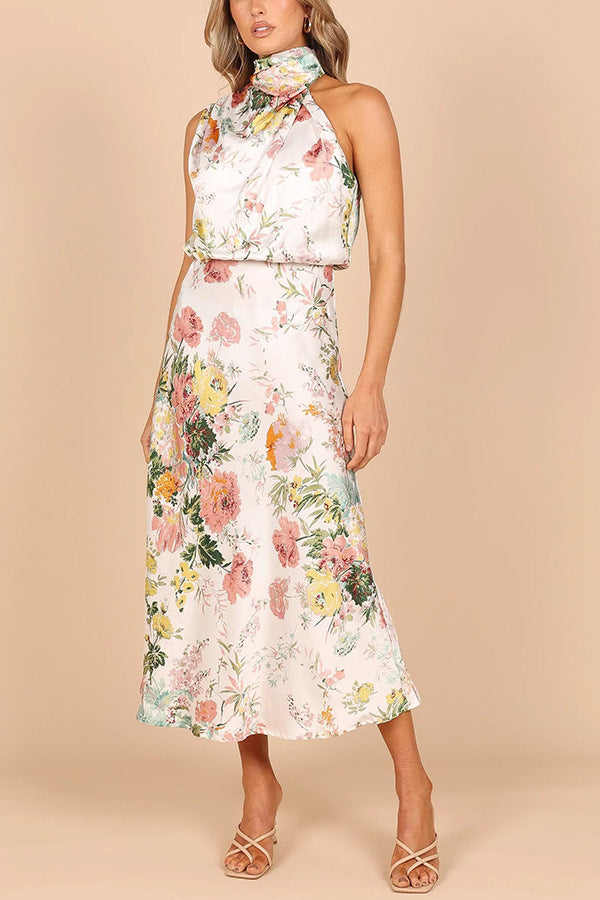 Satin Jurk – Haltervorm & Bloemenprint
