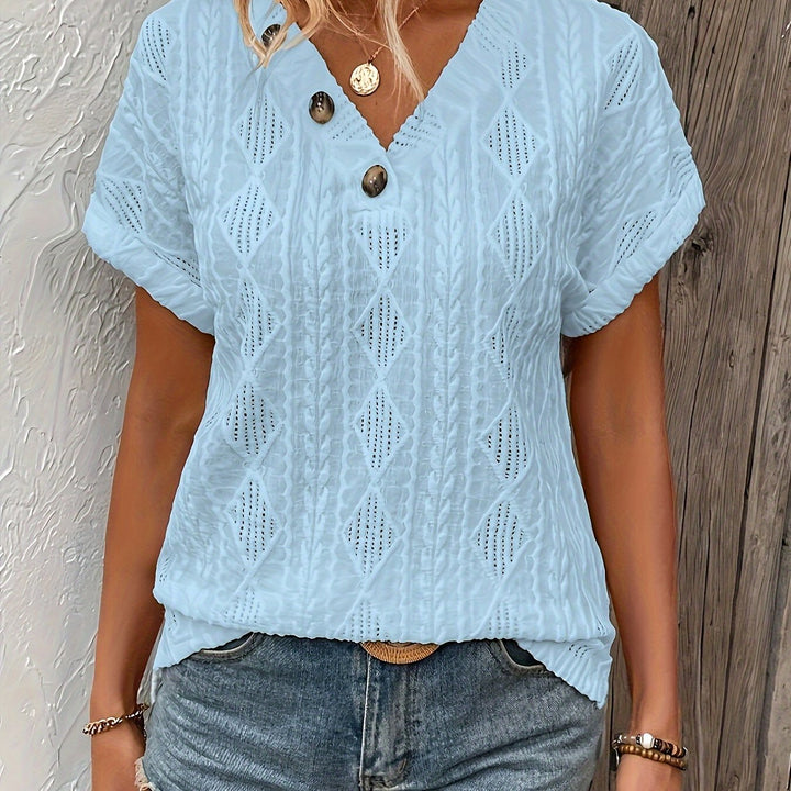 T-shirt – V-hals Met Knoopdecor & Casual Getextureerd Design