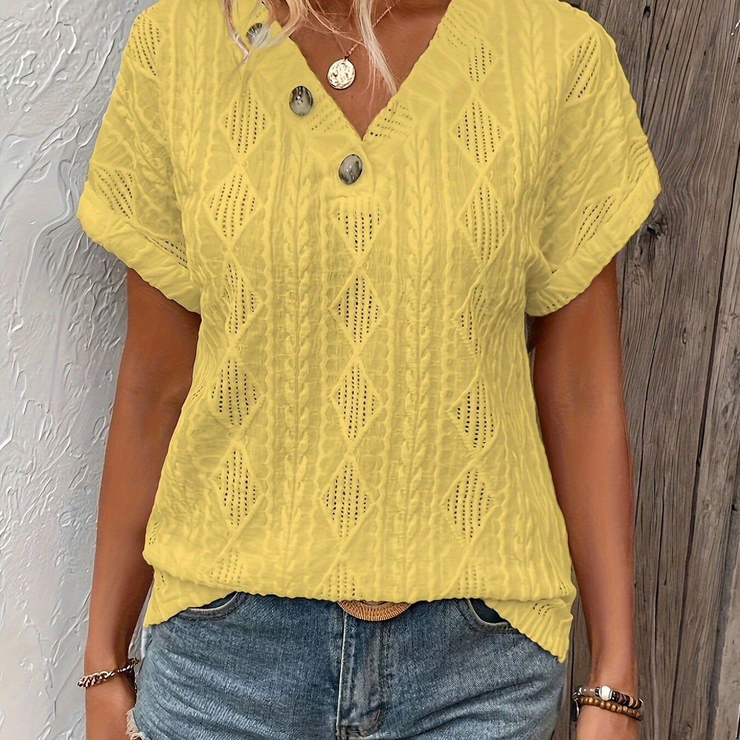 T-shirt – V-hals Met Knoopdecor & Casual Getextureerd Design