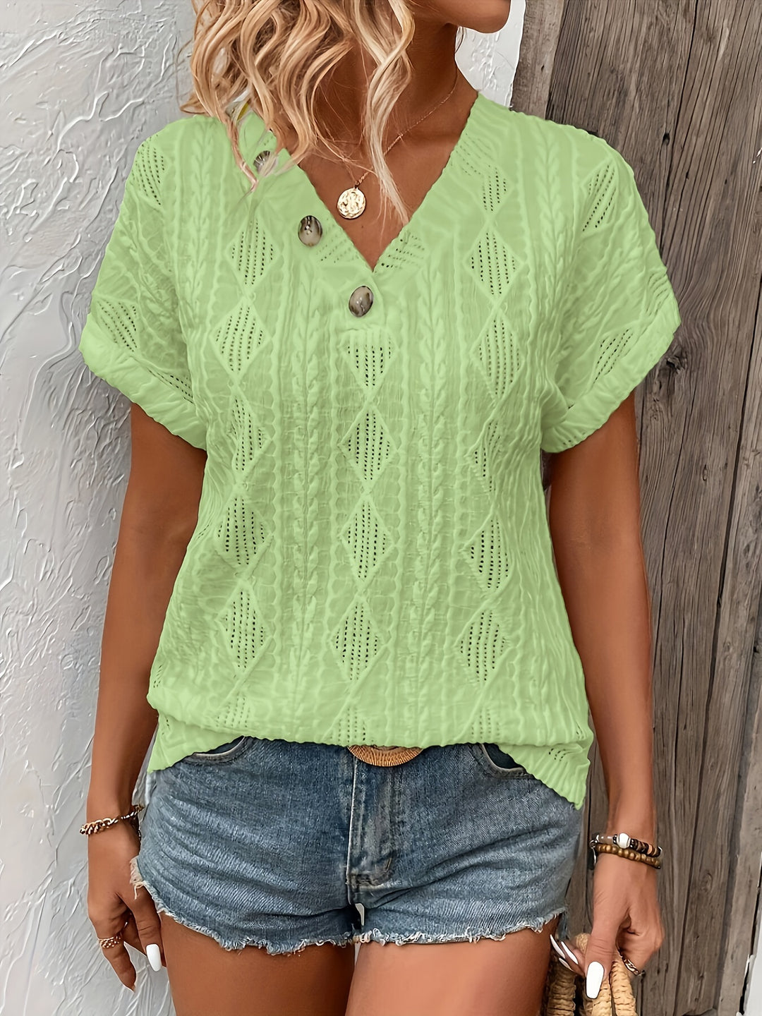 T-shirt – V-hals Met Knoopdecor & Casual Getextureerd Design