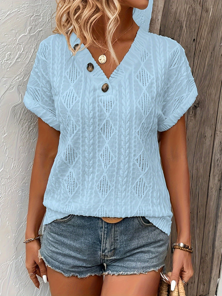 T-shirt met knoopdecoratie en V-hals - Structuurstof & korte mouwen